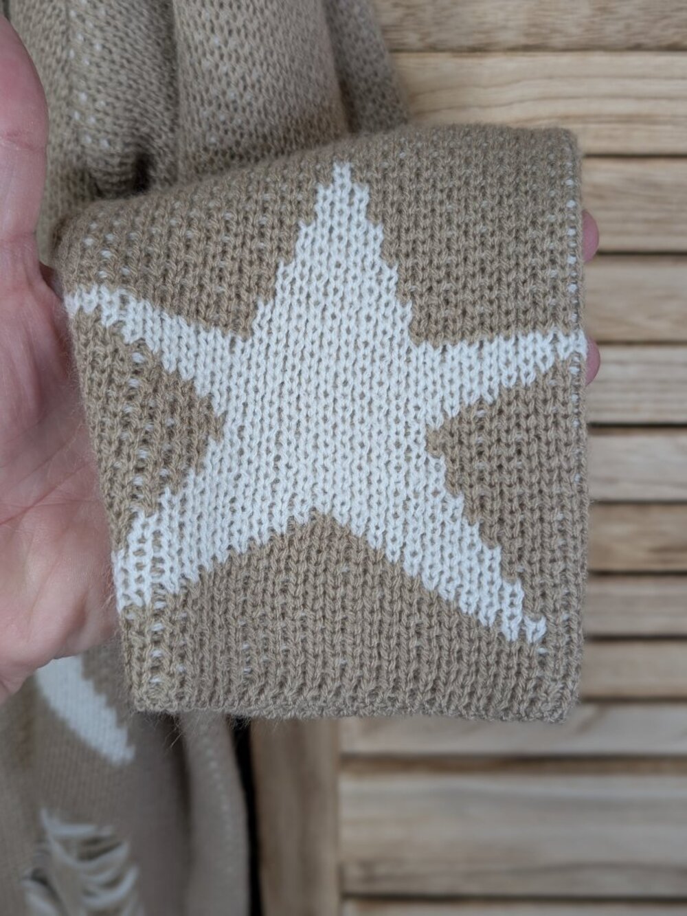 Zenana Taupe Sweater with White Star Motif Size XL - Picture 3 of 9
